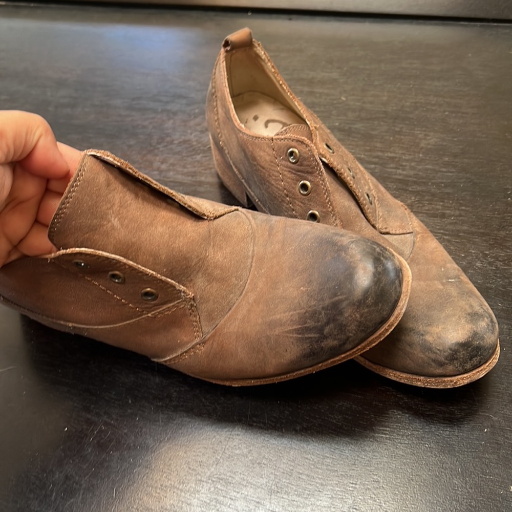 Bernardo slip-on classic leather shoes.  Purposely styled & sold without laces.